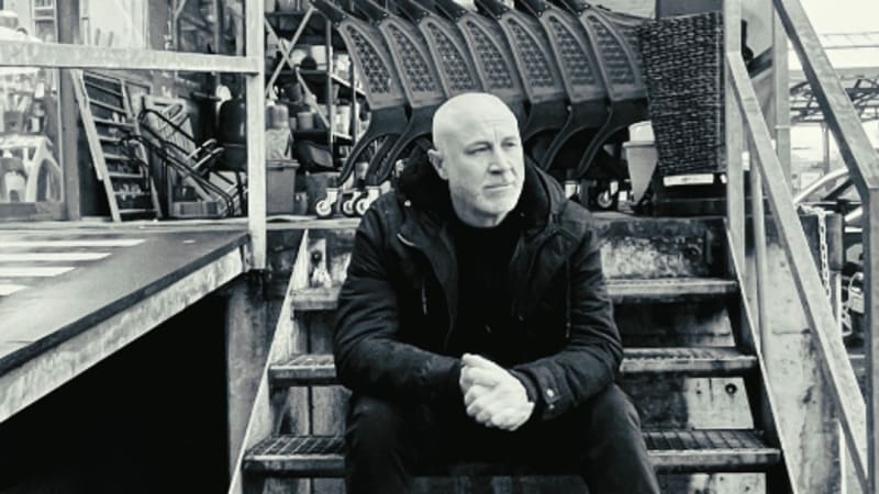 Dave Curl signe avec “Zueri” une chronique urbaine à fleur de peau