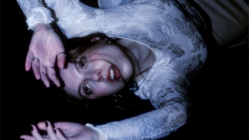 Anastasia Vol, l’art de percer les illusions avec « On Disillusionment «