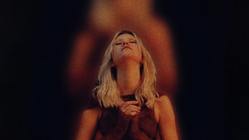 Mirabelle Rose, l’envoûtement lucide de “Siren”