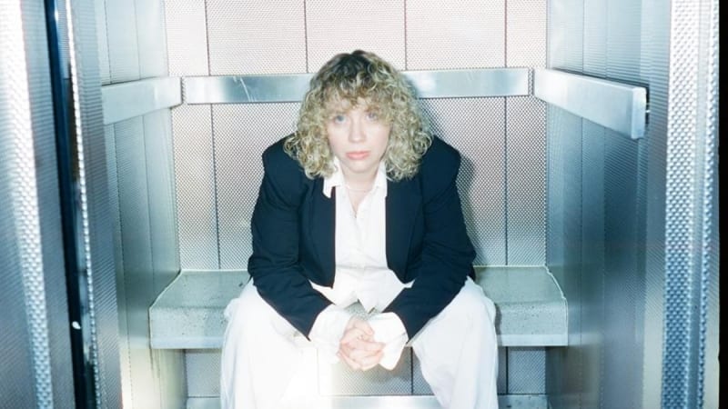 Lizzie Reid Confronts the Cycle of Obsession on Snarling New Single “Sweet Relief” - Indie is not a genre