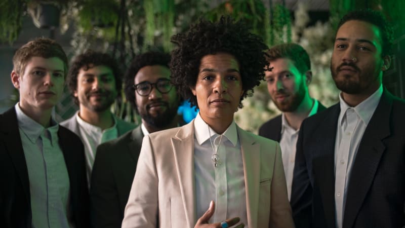 Exclusive Premiere: Lovescene “Suits You”