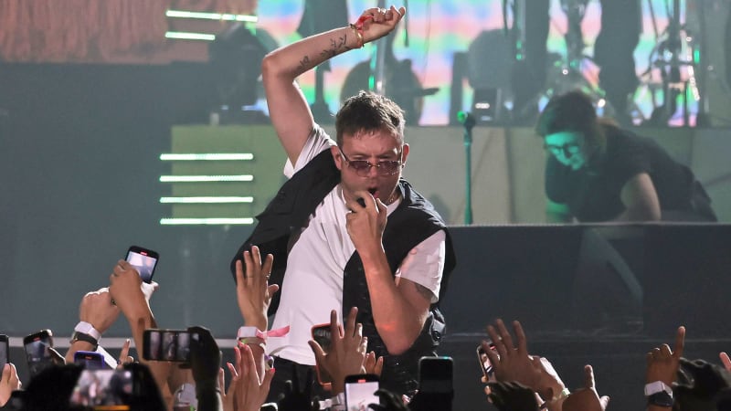 Damon Albarn has a pop at having to play Tottenham Hotspur Stadium as Gorillaz perform on ‘The Graham Norton Show’