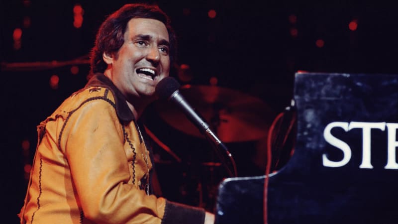 Tributes paid after death of legendary ‘Breaking Up Is Hard To Do’ singer-songwriter Neil Sedaka, age 86: “A rare talent”