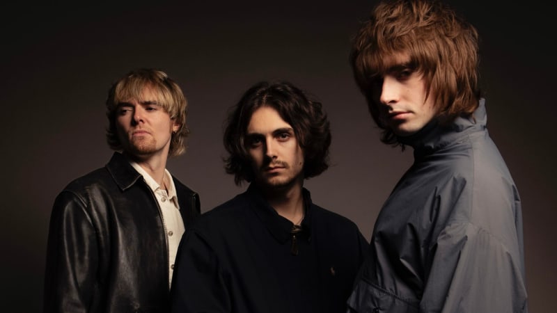 Villanelle face a hangover with “heightened visualizations of post session anxiety” on grunge-inspired new single ‘Placebo’