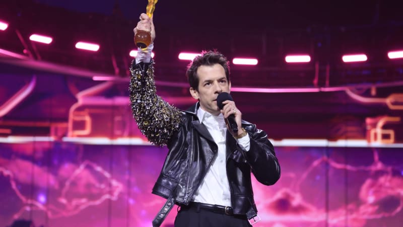 Watch Dua Lipa and Ghostface Killah join Mark Ronson for career-spanning medley at BRITs 2026