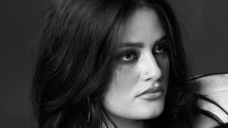 Isla André Plays ‘Romance Roulette’ | Right Chord Music