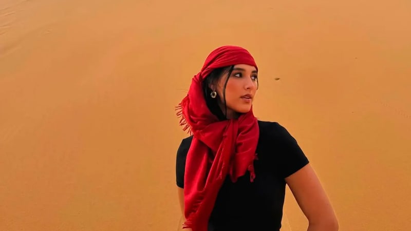 Bella Rios and mulsh - Hold On [Video]