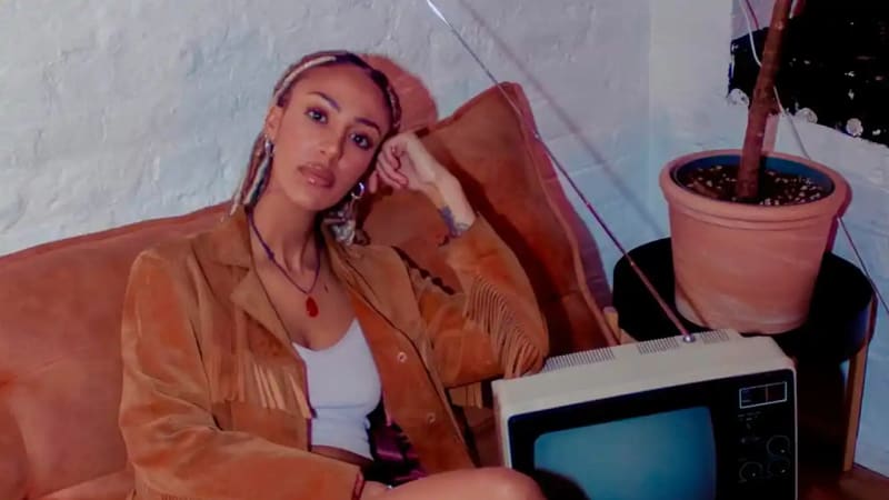 Tana presenta «In Her Eyes»: Indie Alternativo con alma que no podés dejar de escuchar [Single]