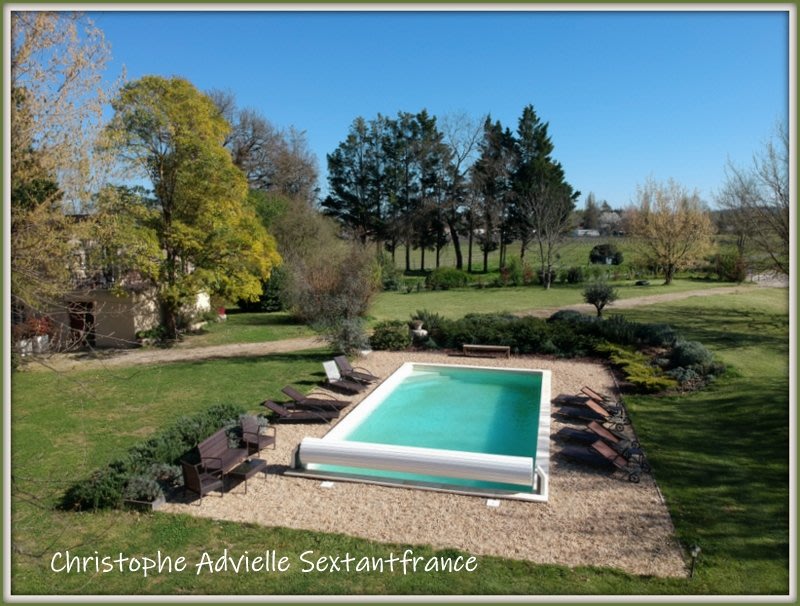 Ensemble immobilier, habitation 230 M2, 5 chambres d'hôtes, 2 gîtes, piscine sur 1 Ha