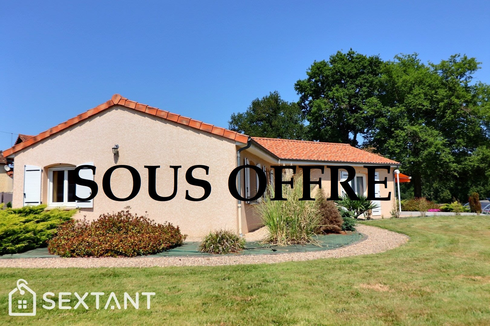 Maison avec piscine - ORLEAT (63190)