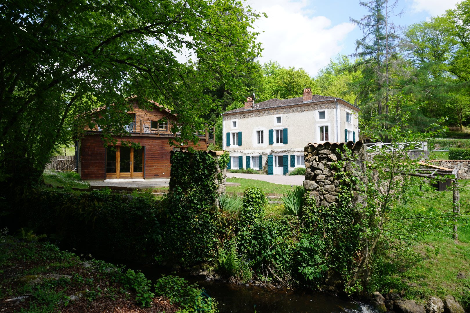 Joyau historique du XVIIIeme siècle au coeur du parc naturel du Périgord vert. 