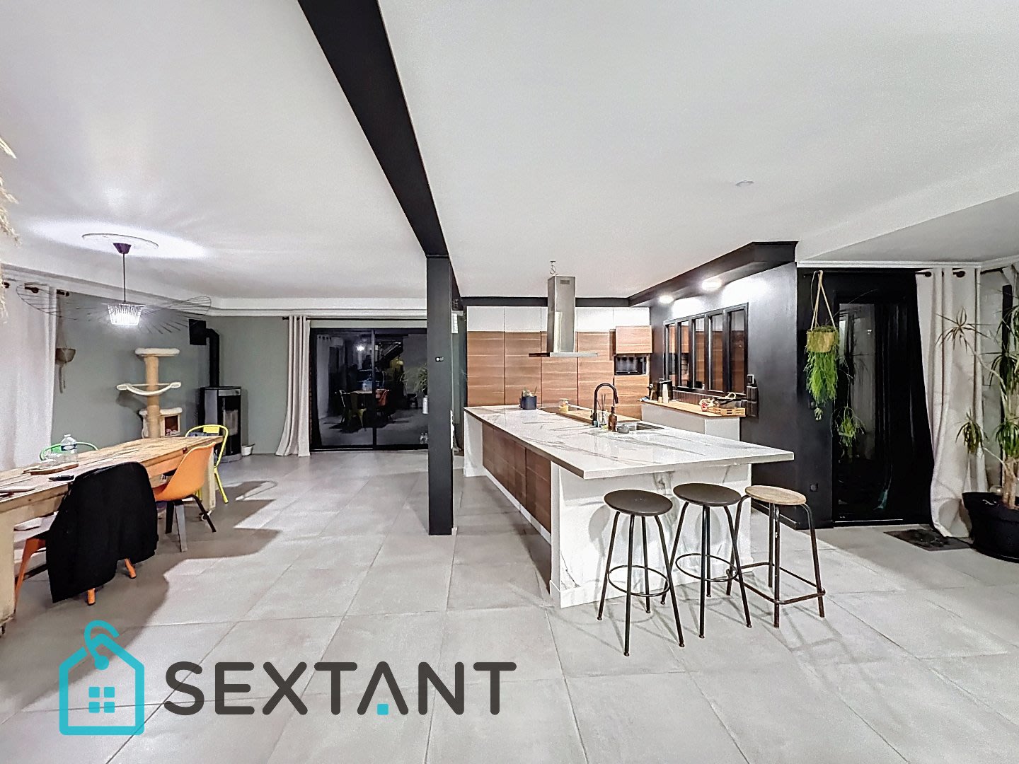 260 sq m architect-designed house