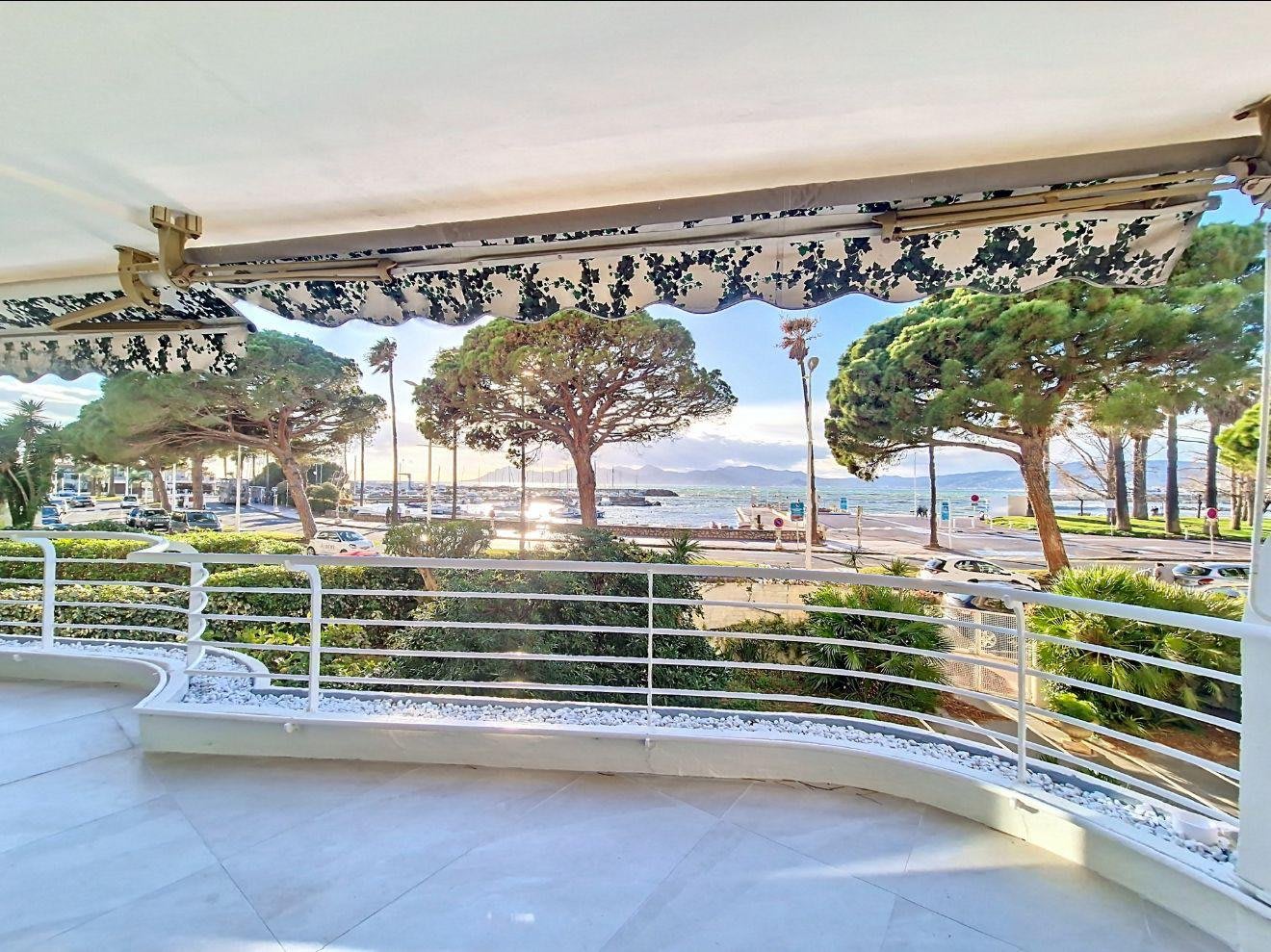 Cannes Croisette Palm Beach - 43sqm apartment with panoramic Sea View