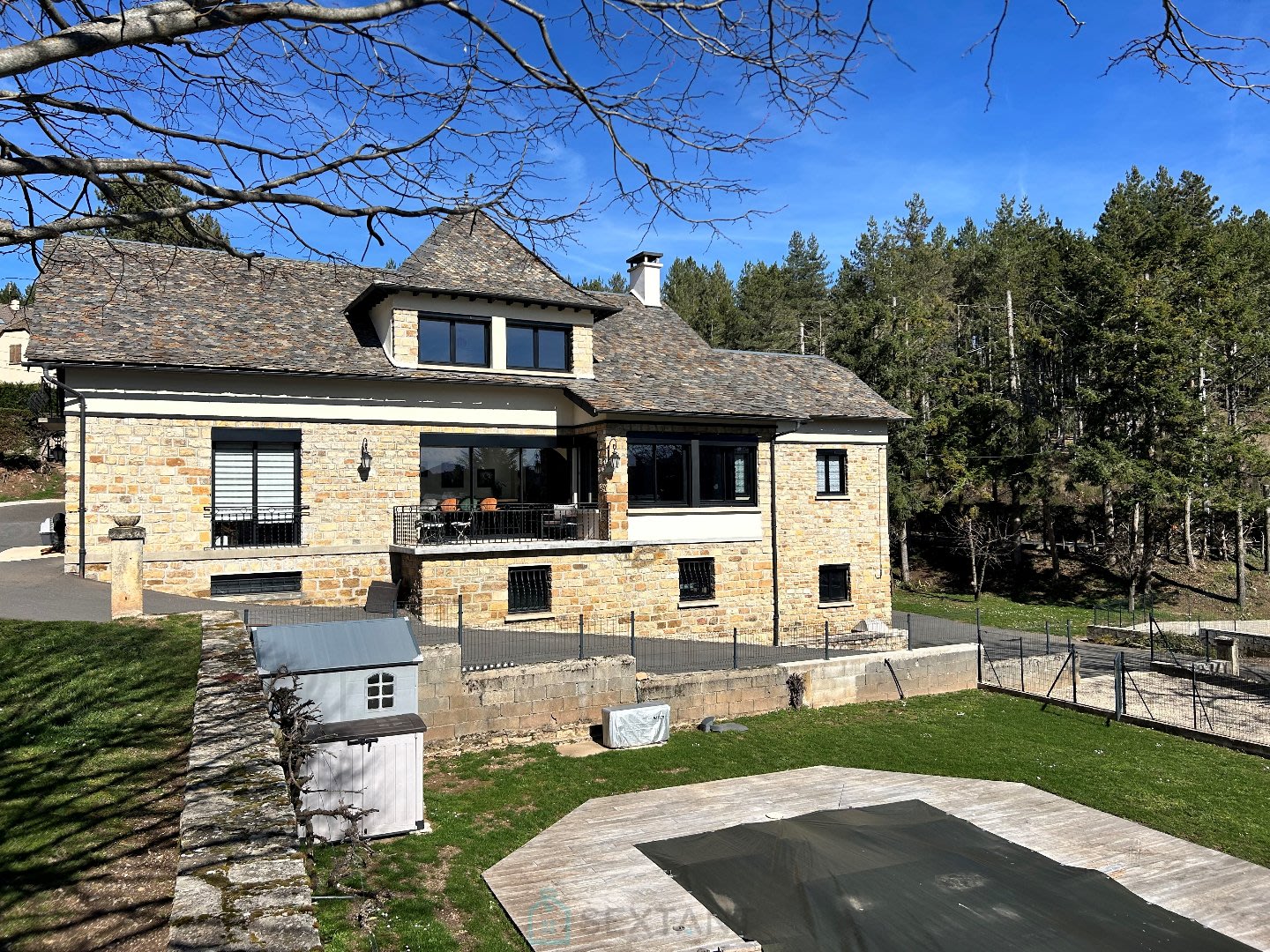 Exceptional property – 274 m² of living space + 459 m² of outbuildings