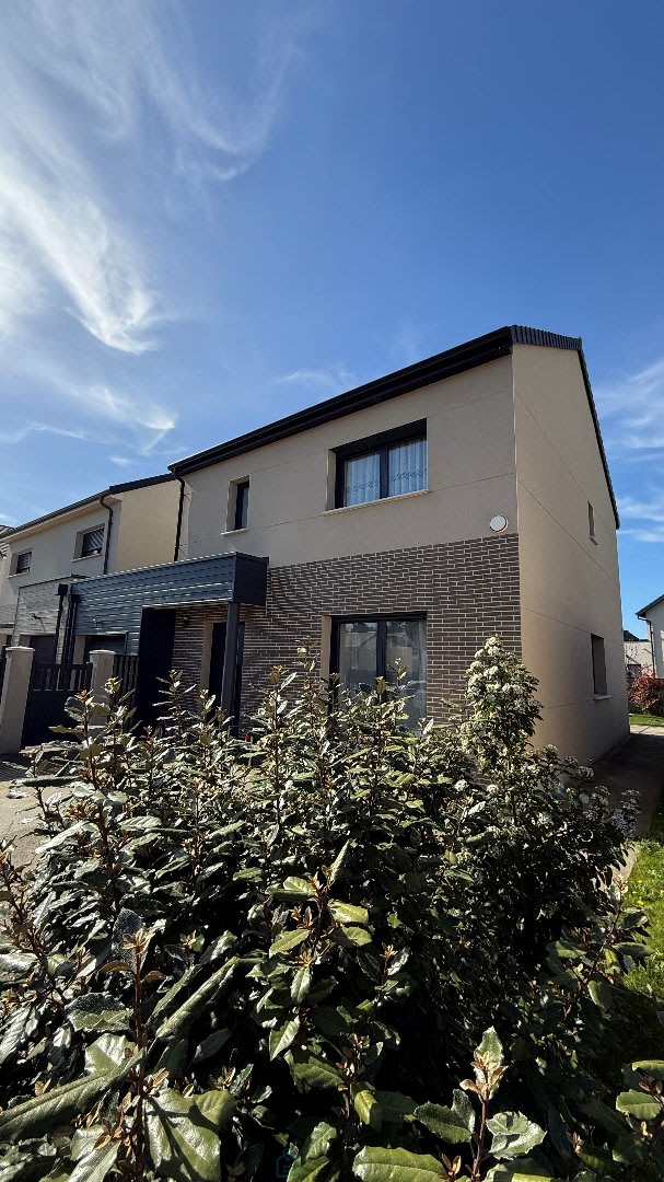 Stunning contemporary house built in 2019 – Sought-after area. 