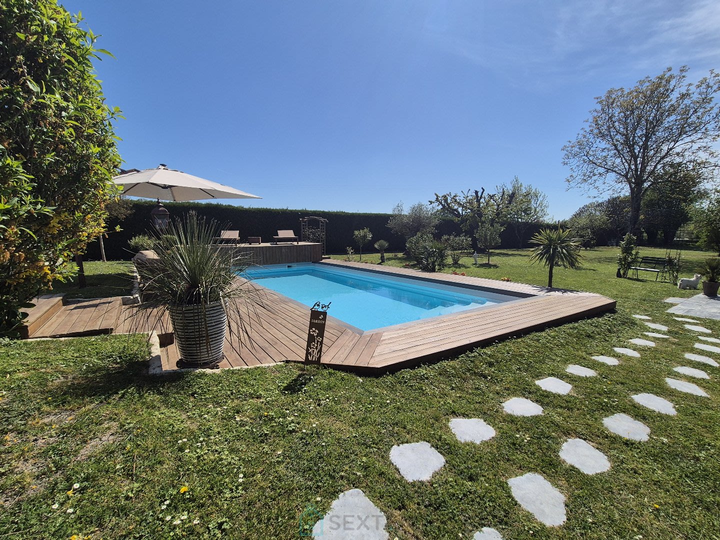 Belles prestations - maison 4 chambres, garage, piscine chauffée