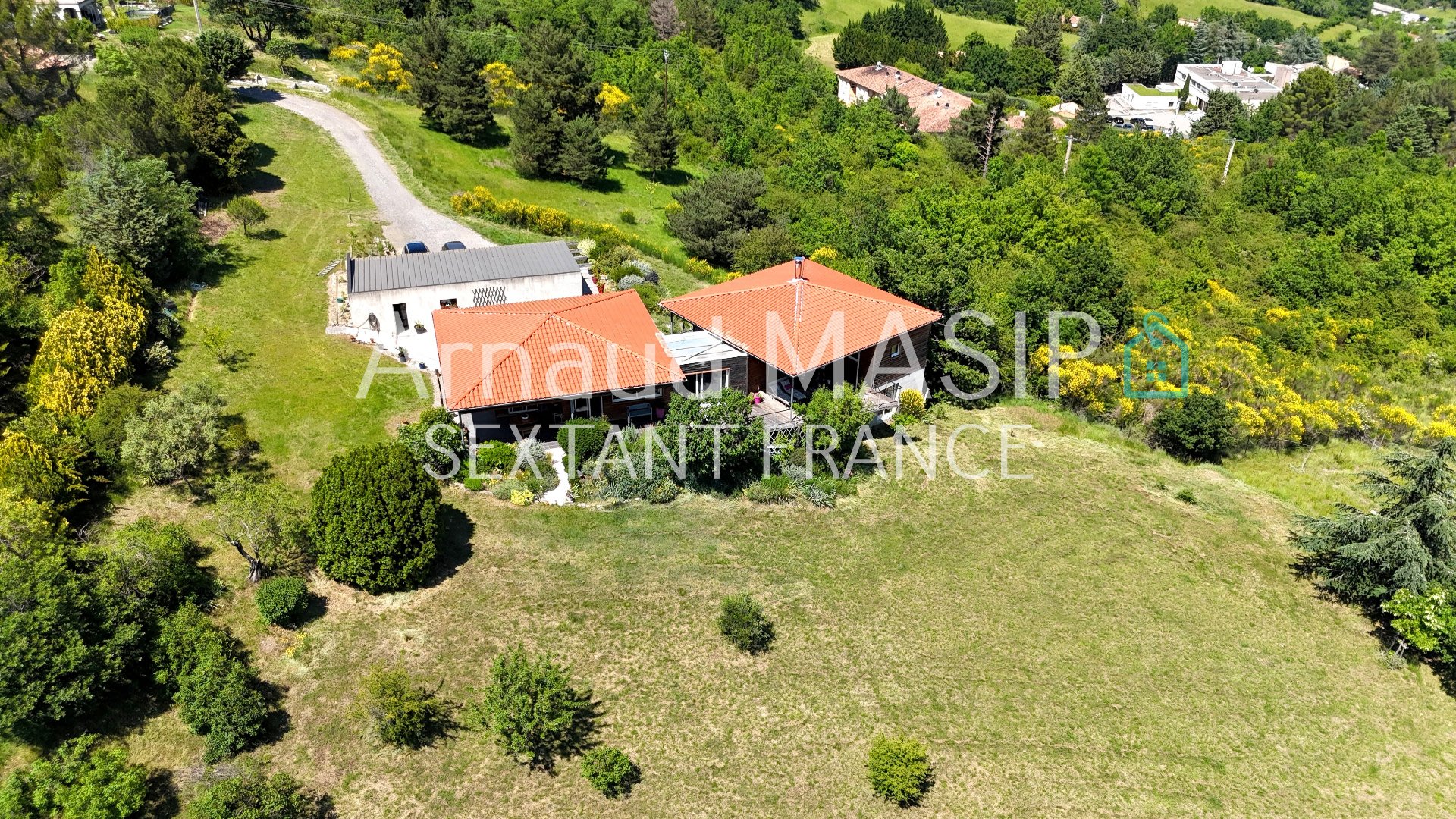 SUBLIME VILLA D'ARCHITECTE EN POSITION DOMINANTE VUE PANORAMIQUE