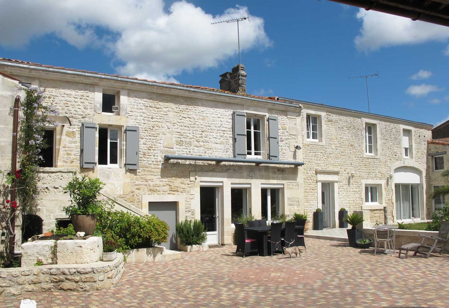 Charentaise longere, 10 rooms, 340 m2