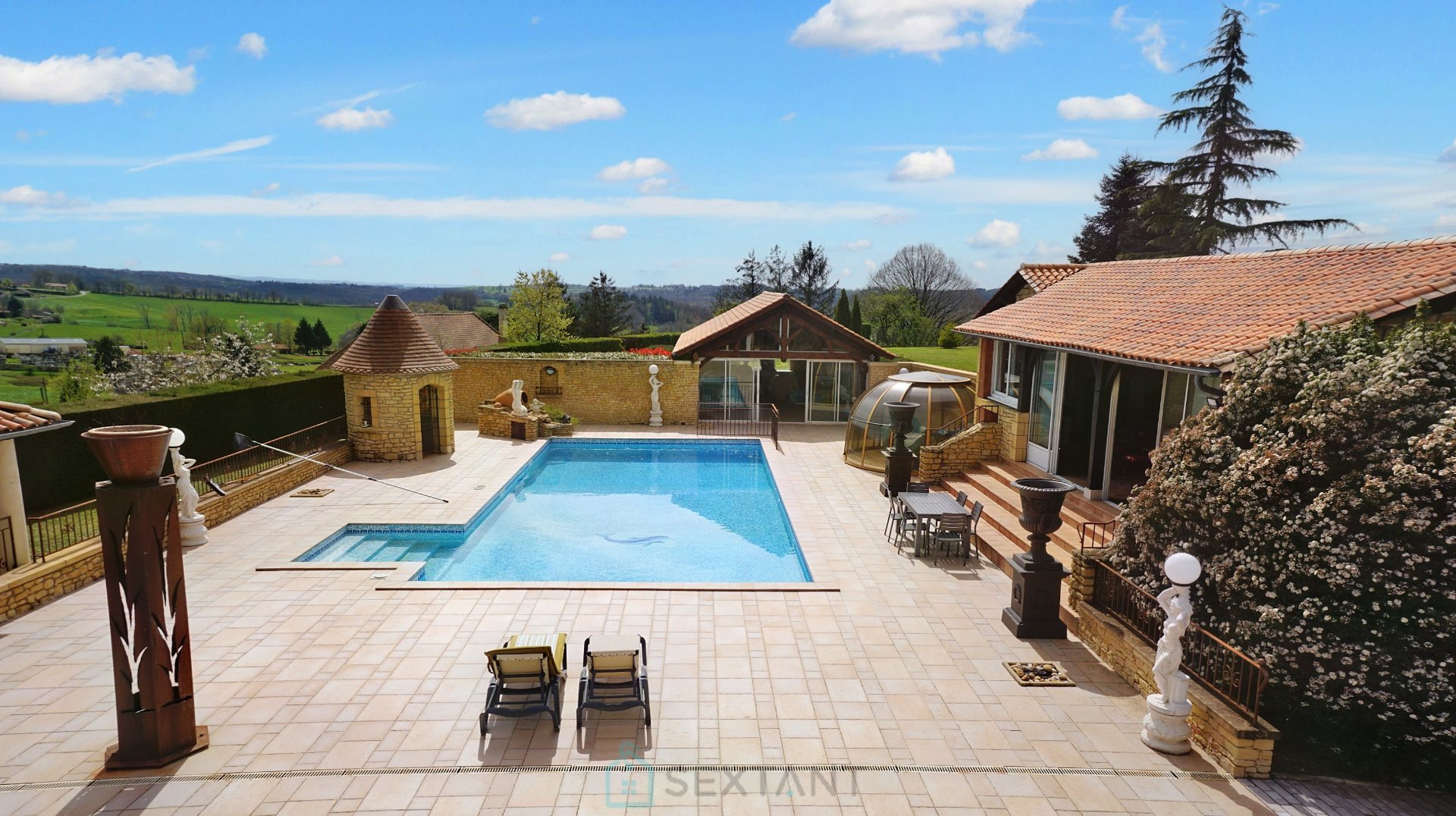 Exceptional luxury property made up of three separate buildings decorated with a magnificent swimming pool.