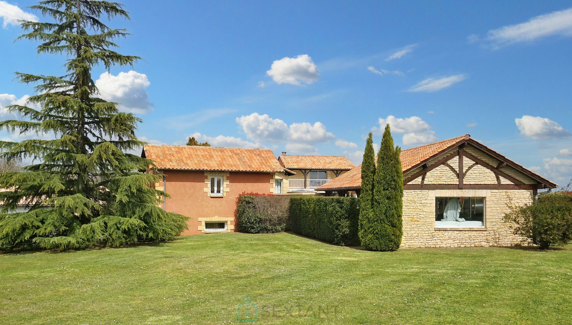 Exceptional luxury property made up of three separate buildings decorated with a magnificent swimming pool.