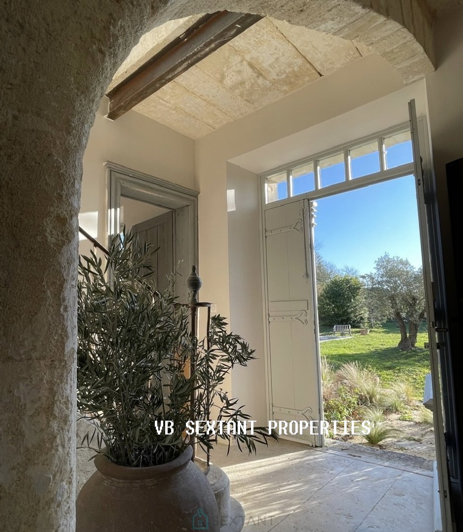 Entre-Deux-Mers, beautiful 18th century real estate complex, 2 houses with outbuildings and swimming pool, 1.3 hectares of land