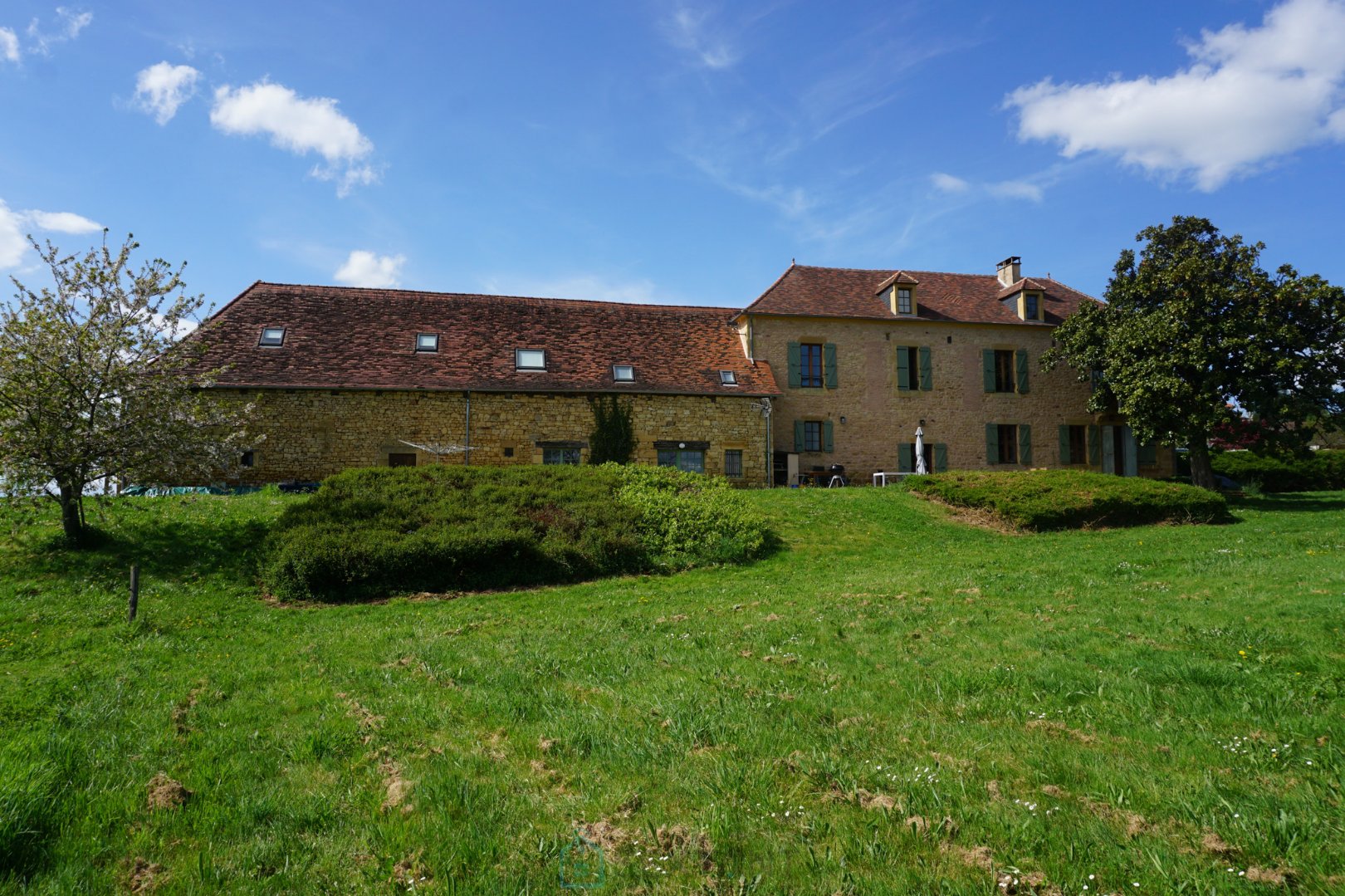 Sumptuous 17th century stone estate, nestled in the tranquility of the Périgord Vert. 