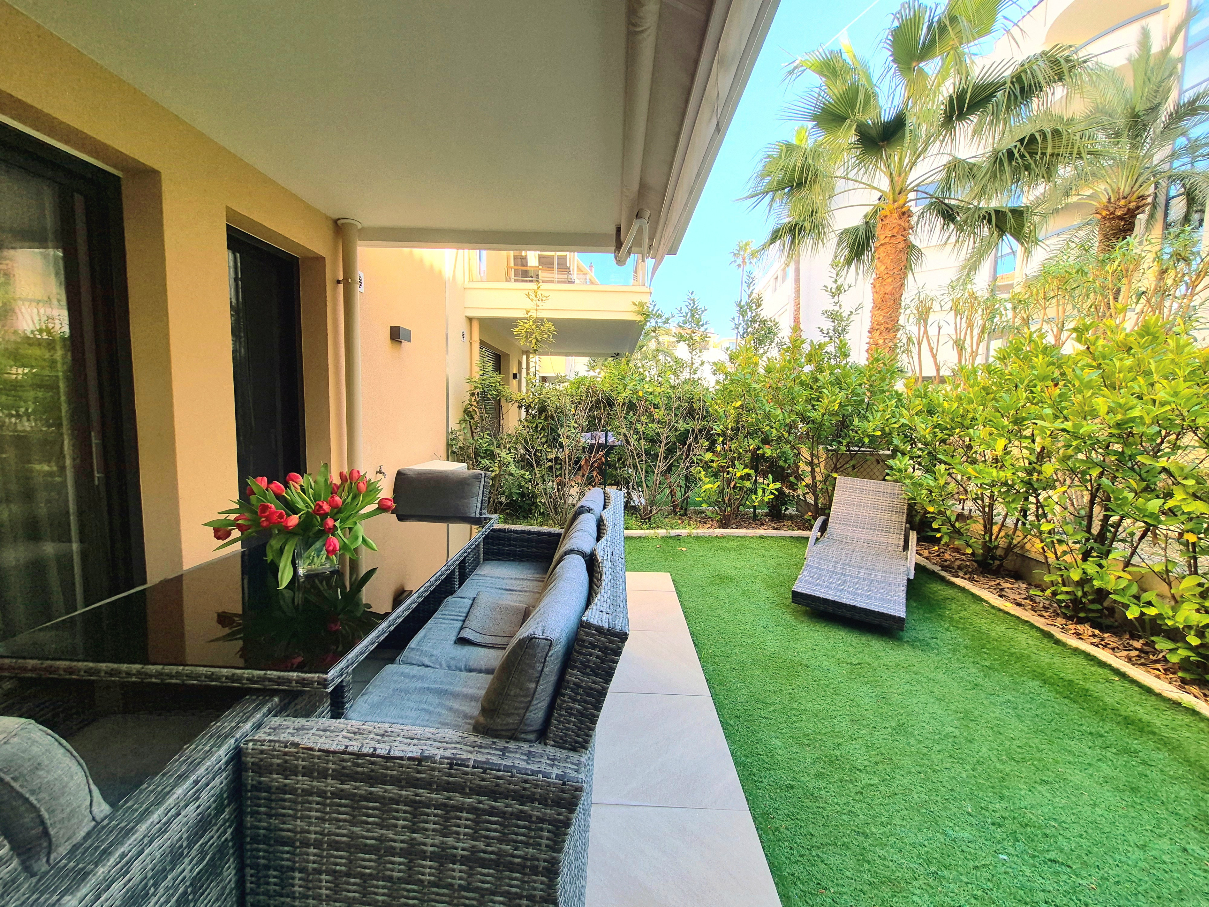 Cannes Palm Beach – 1-Bedroom Apartment with Private Garden – 250 meters from the Sea