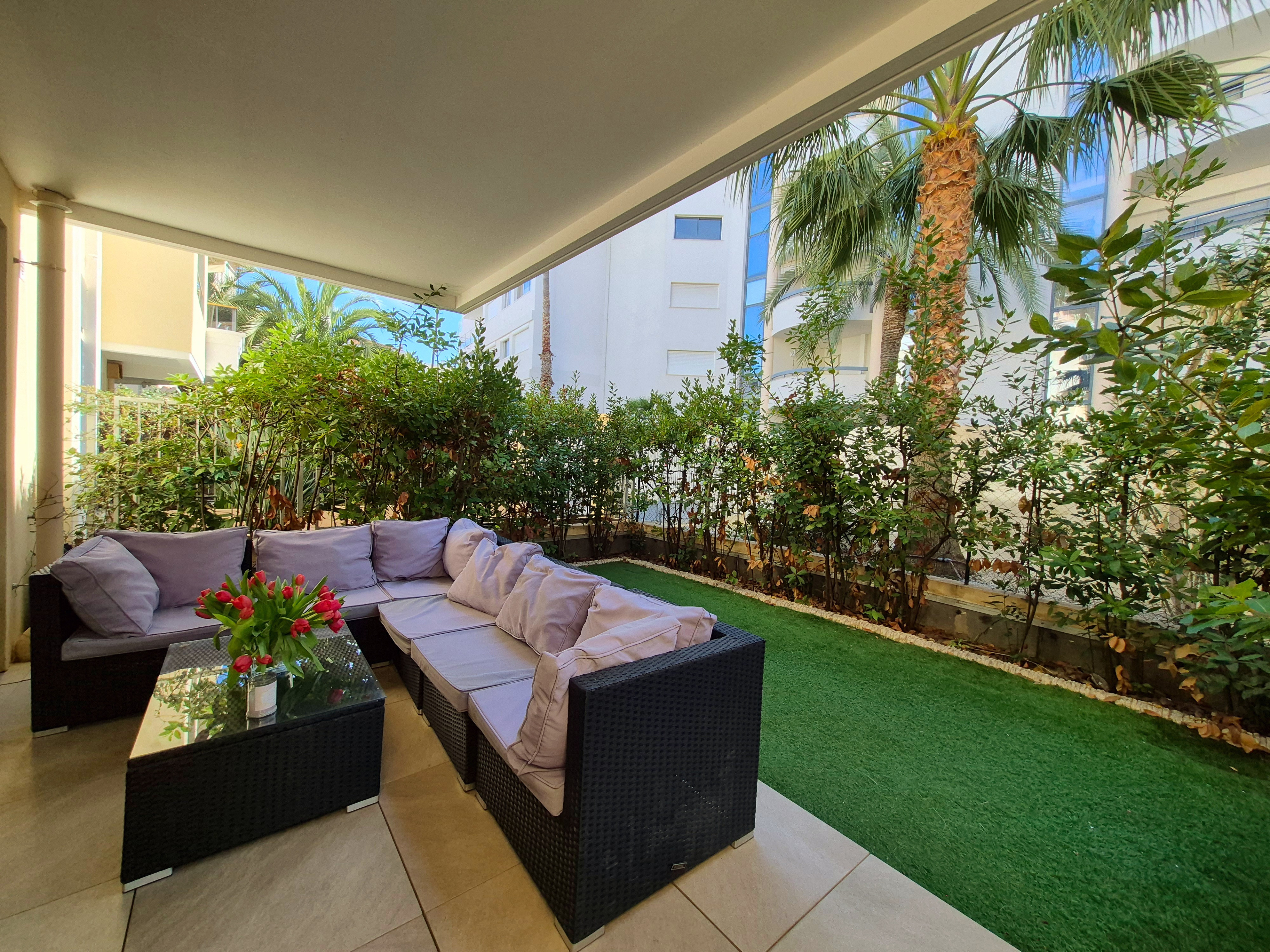 Cannes Palm Beach – 1-Bedroom Apartment with Garden – Residence with Swimming Pool