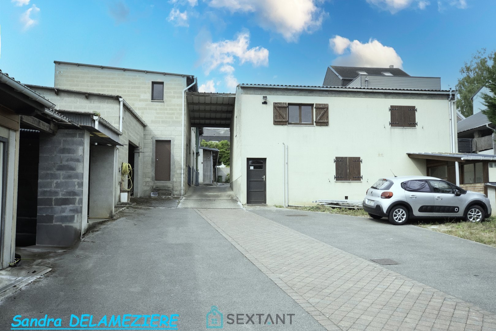 House with outbuildings, garages, garden in Amiens