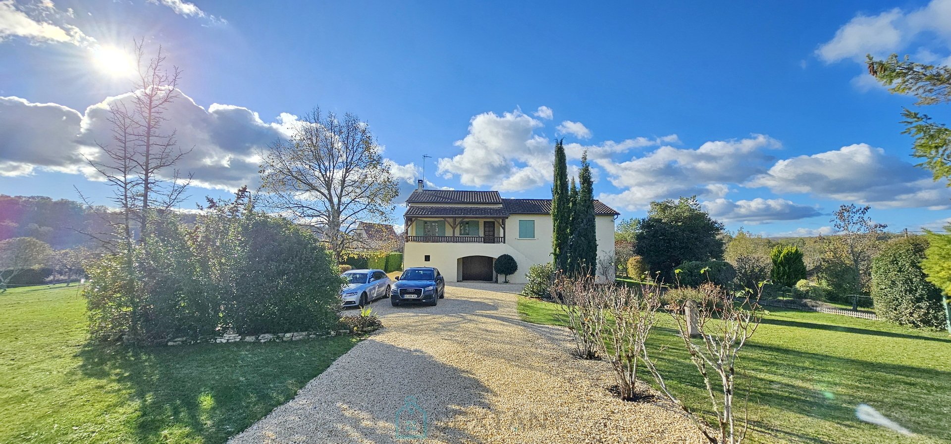 Spacious 170 m² House with Pool on a 5,000 m² Wooded Plot, Featuring Panoramic Valley Views