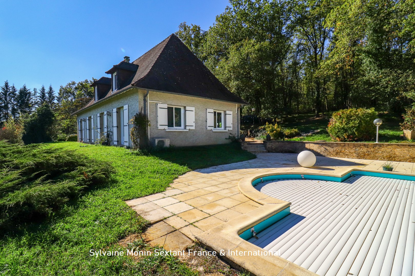 Superb renovated Perigord house with swimming pool, independent accommodation and vast landscaped park