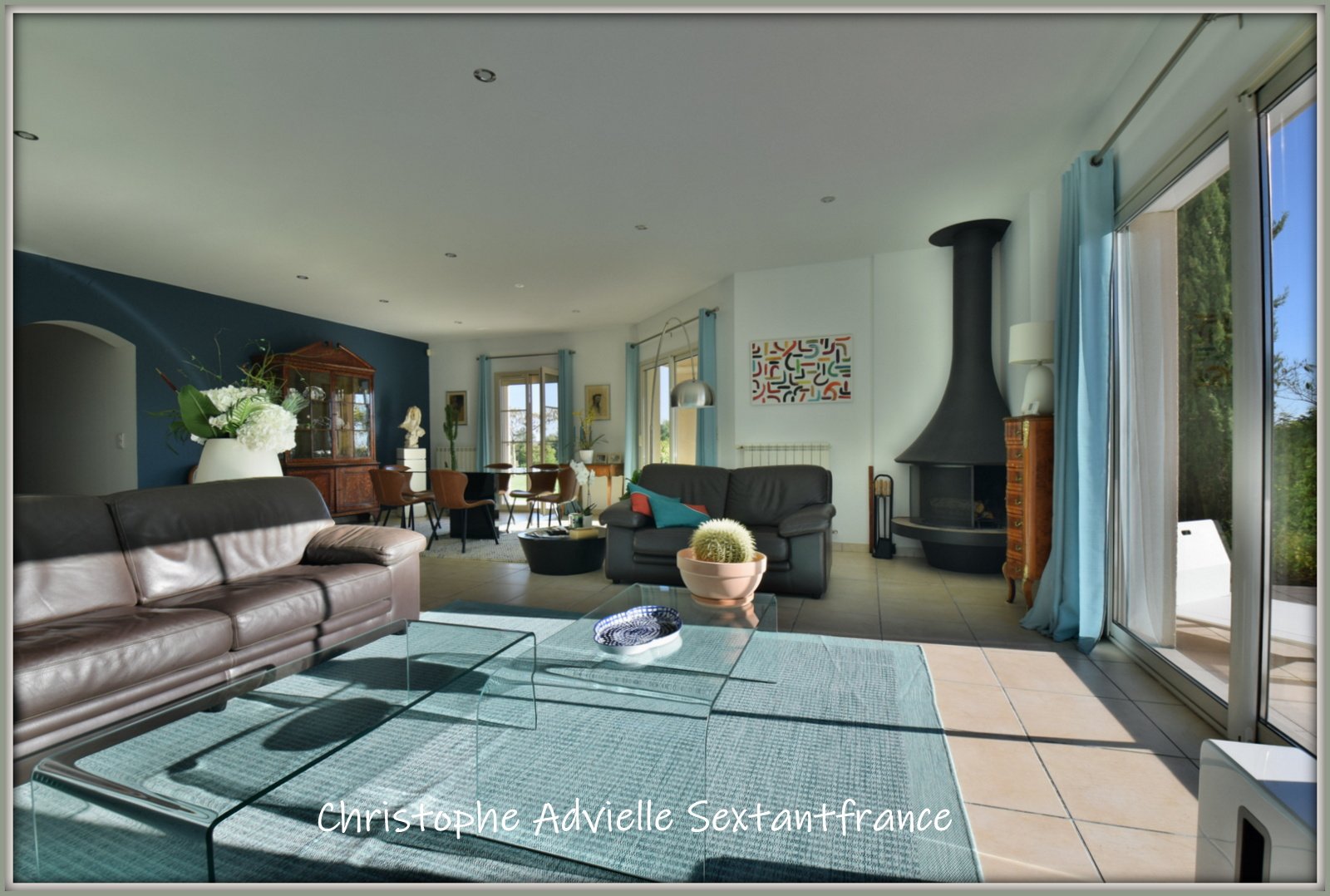 Belle contemporaine, 4 chambres, 2 salles d'eau, double garage, piscine sur 5118 M2