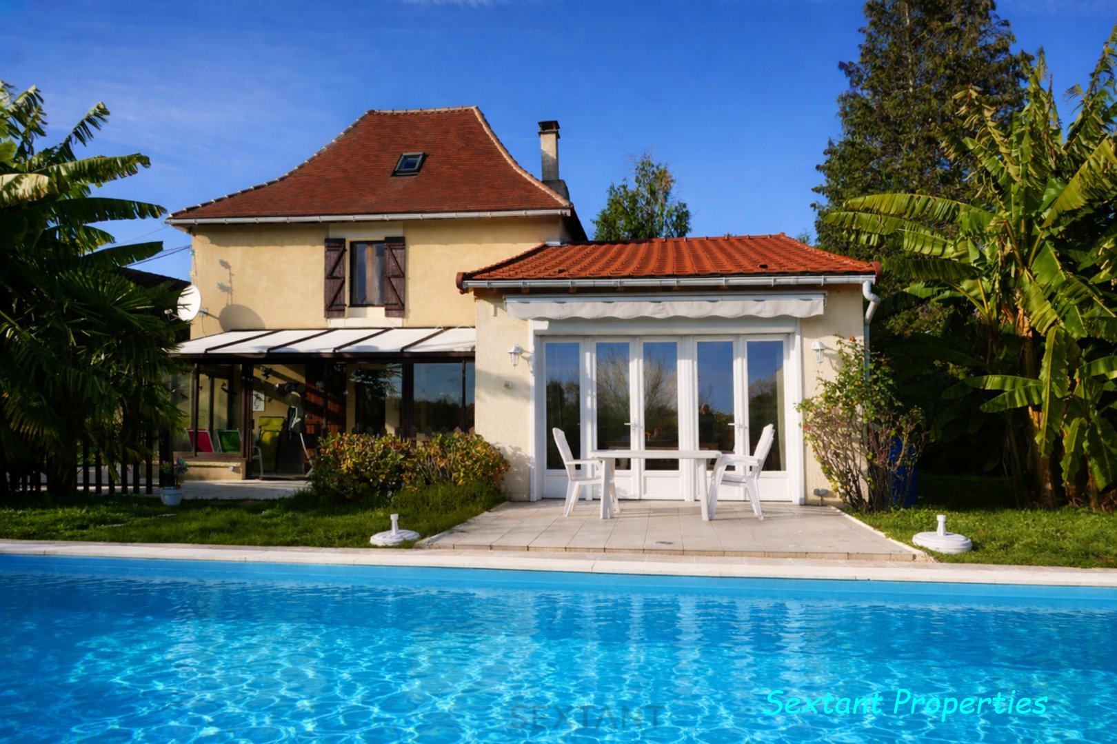 Charming stone country house nestled in the heart of a peaceful natural environment. 