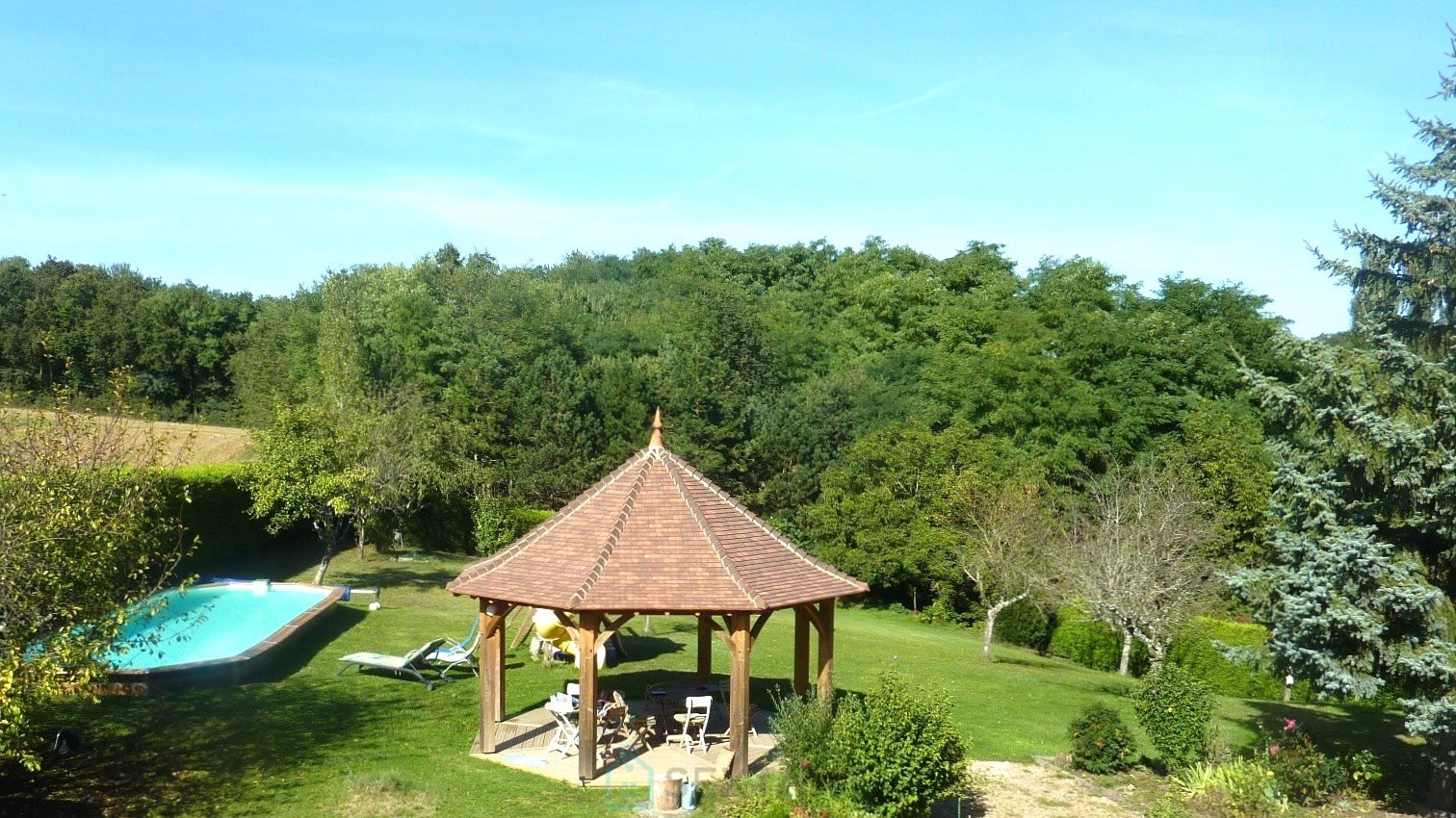 House with 5 bedrooms, garages - 10 minutes from Tours