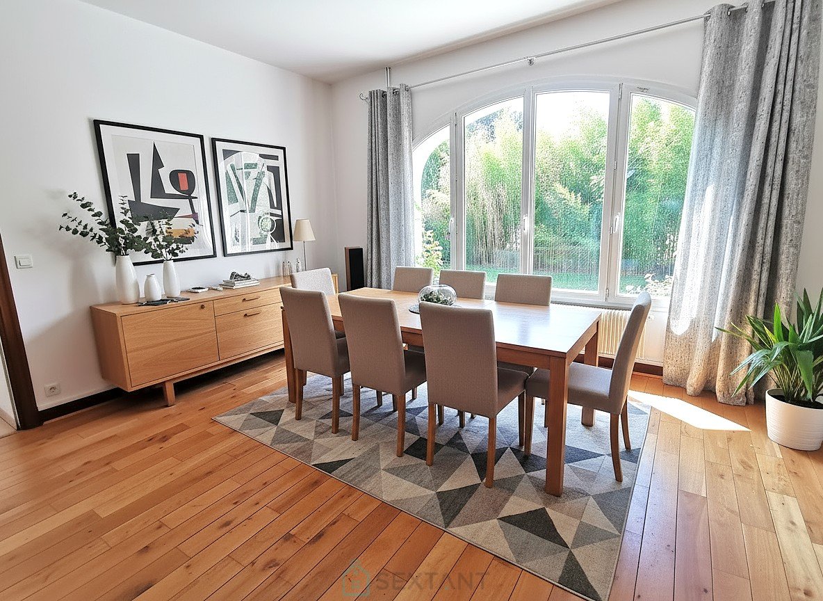 Property with 2 houses and outbuildings - Amboise town center