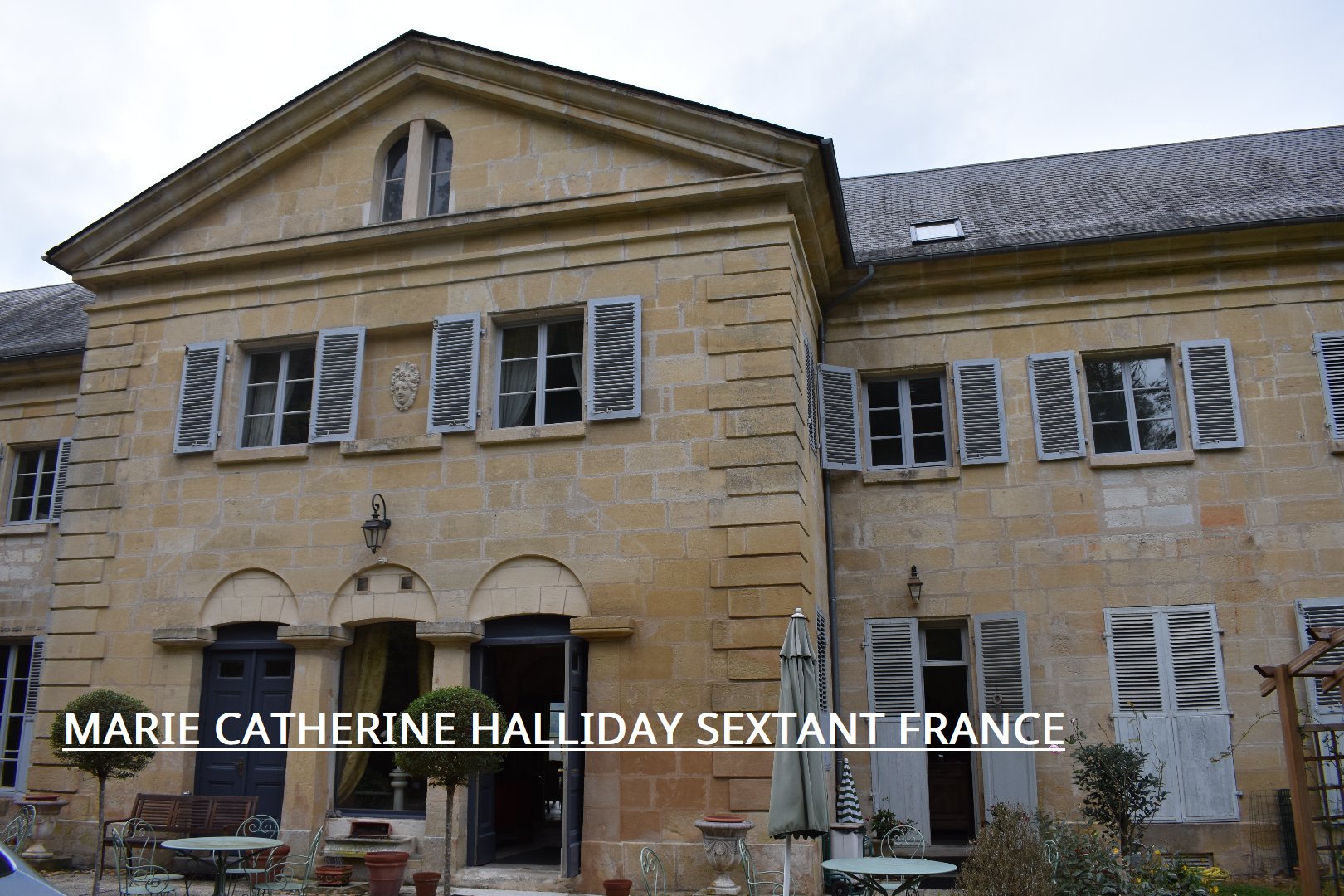 EXCEPTIONAL CHATEAU CLOSE TO PERIGEUX