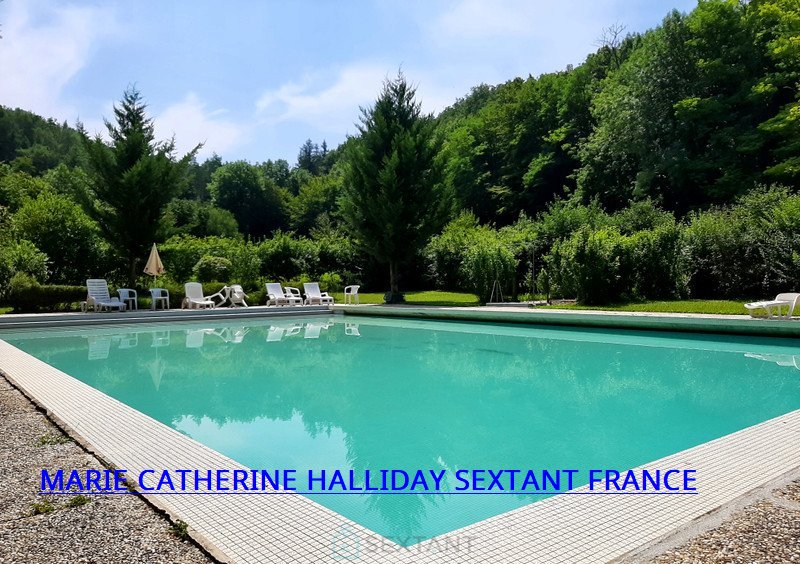 EXCEPTIONAL CHATEAU CLOSE TO PERIGEUX