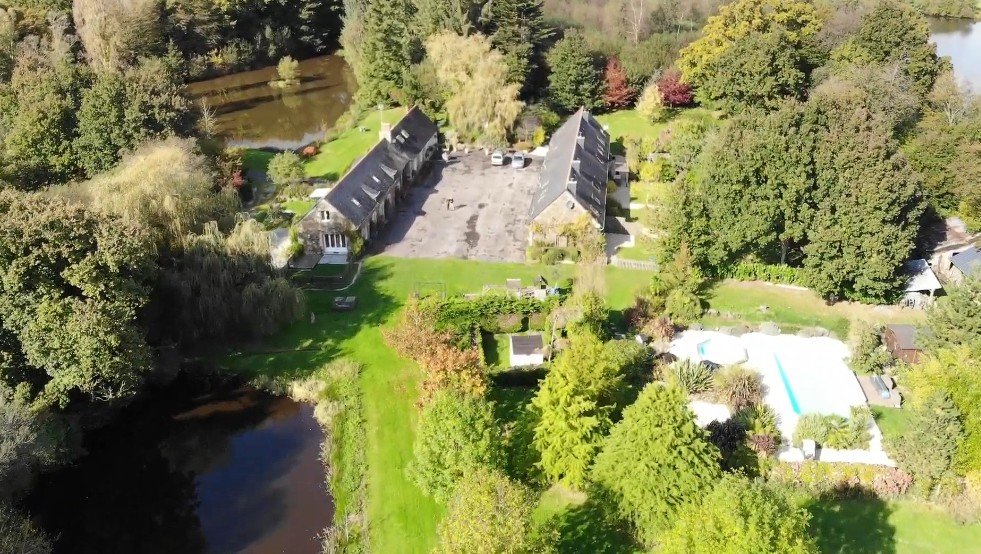 Exceptional property in a remarkable natural setting with 5 gites 