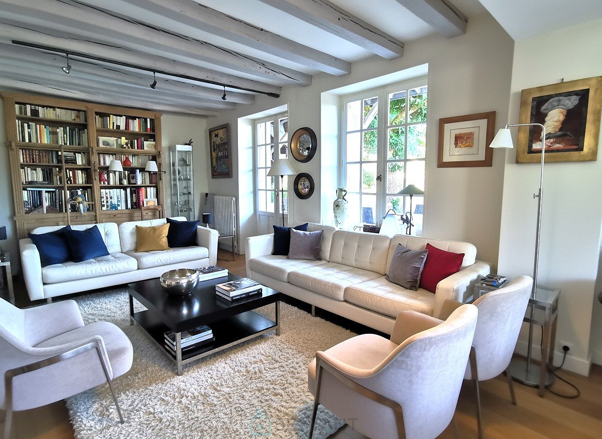 Beautiful old property: house, gite, barn and other outbuildings