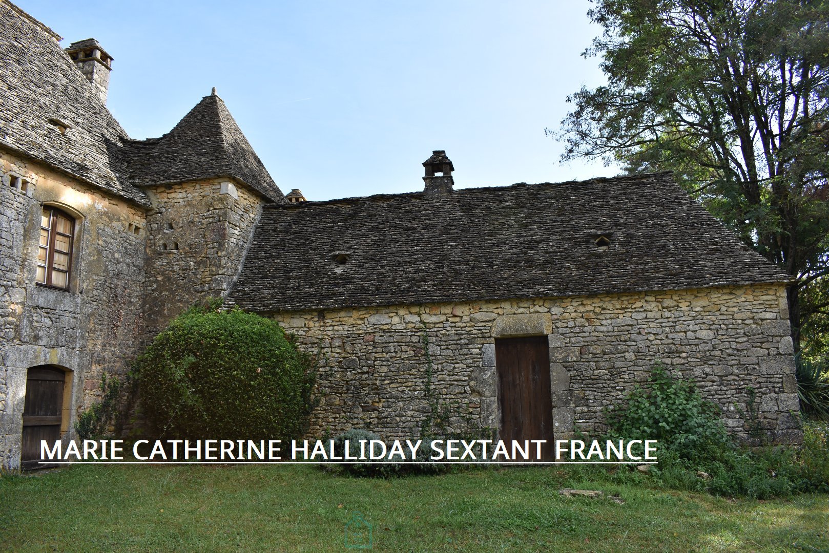 SUPERB PERIGOURDINE BUILDING WITH ITS TOWER AND TENNIS COURTS