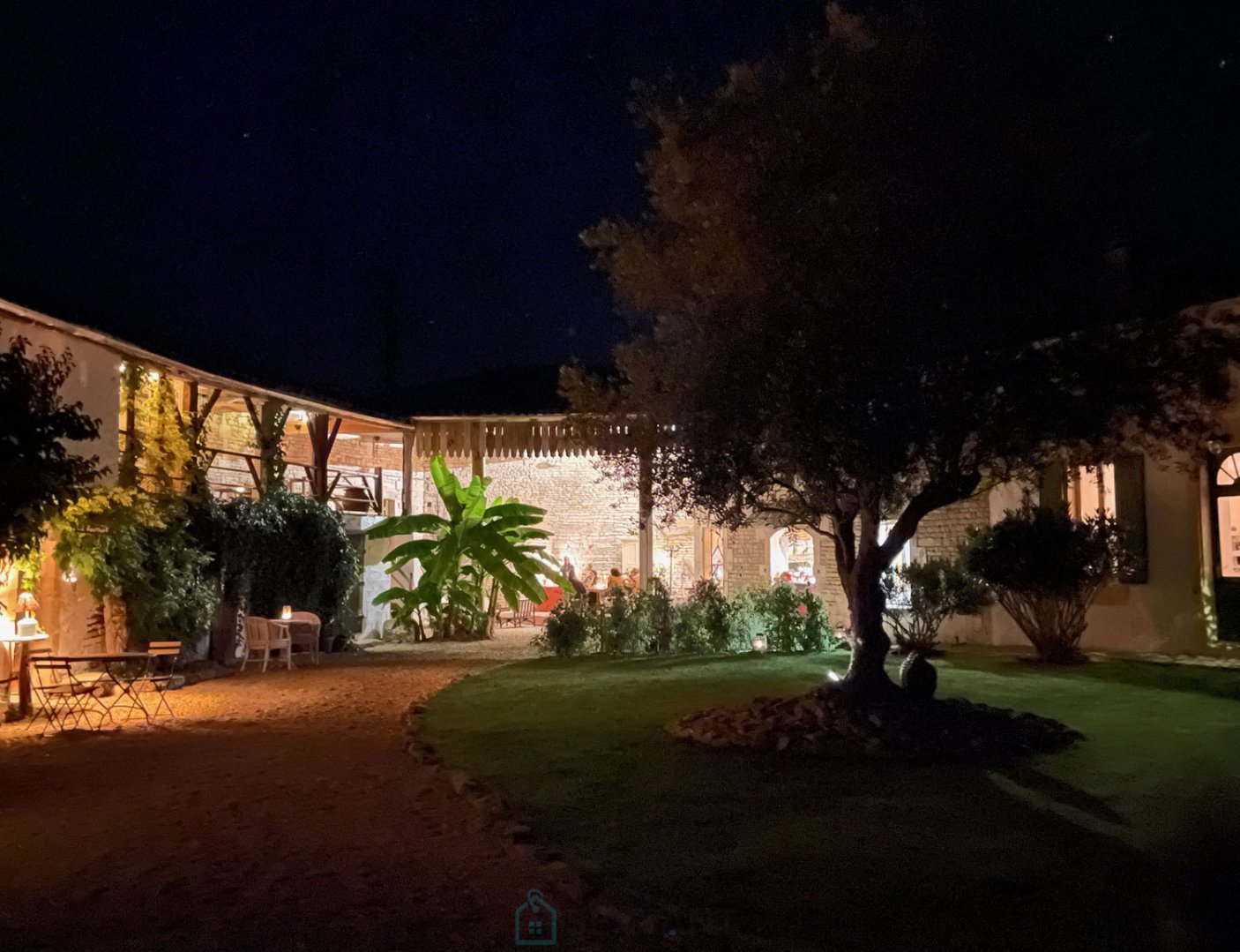 LONGERE DE 580 m² SUR UNE PARCELLE DE 2295 m²