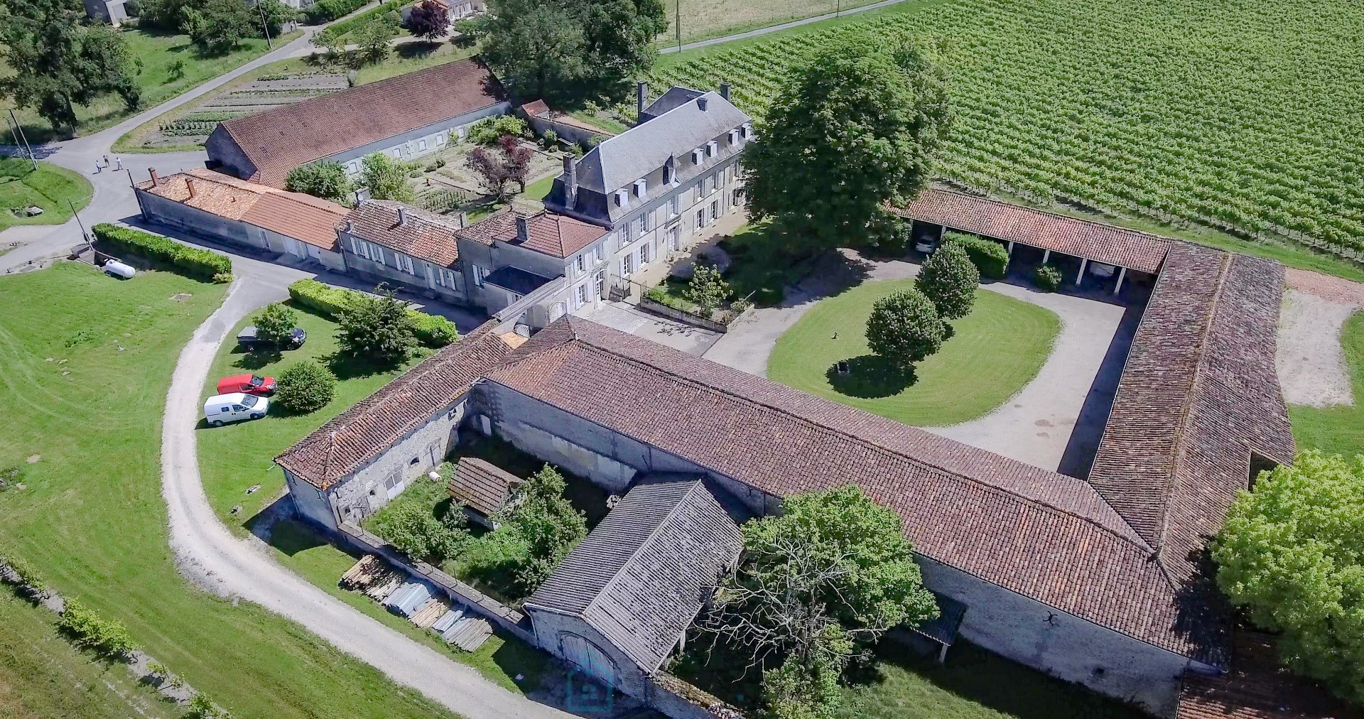 FORMER WINE PROPERTY IN GRANDE CHAMPAGNE ON OVER 3 HA