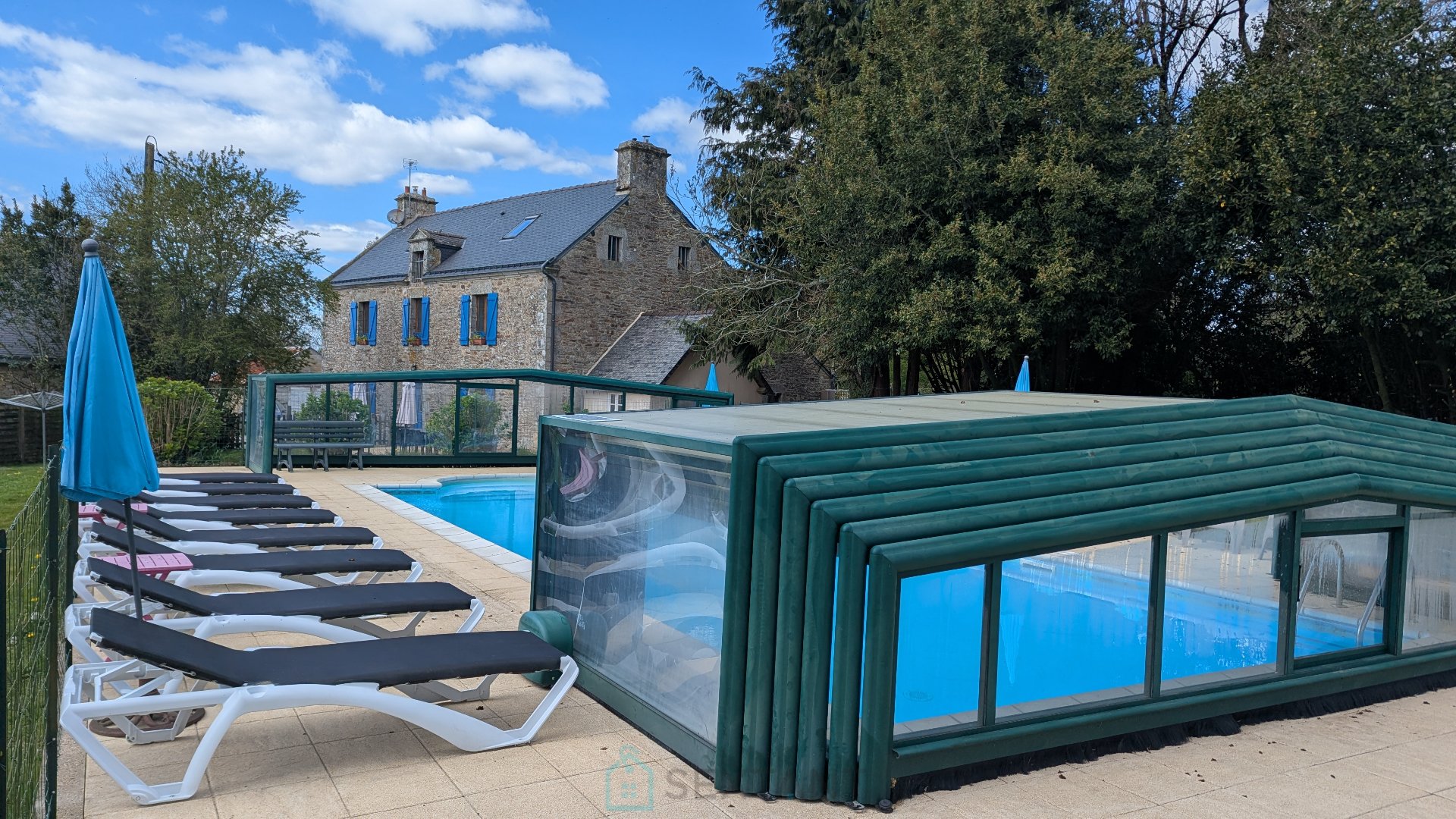 Spacious 265 sqm stone house – 8 bedrooms – high accommodation capacity – ideal for guesthouse or large family home