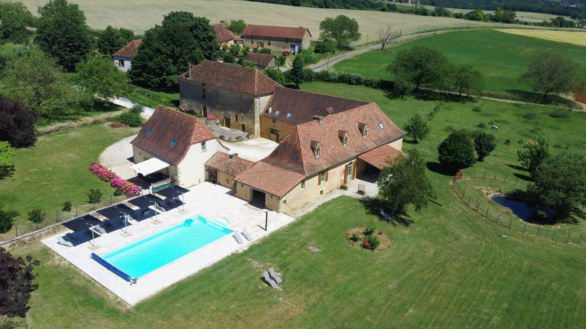 Exceptional stone estate nestled in the heart of 2.2 hectares