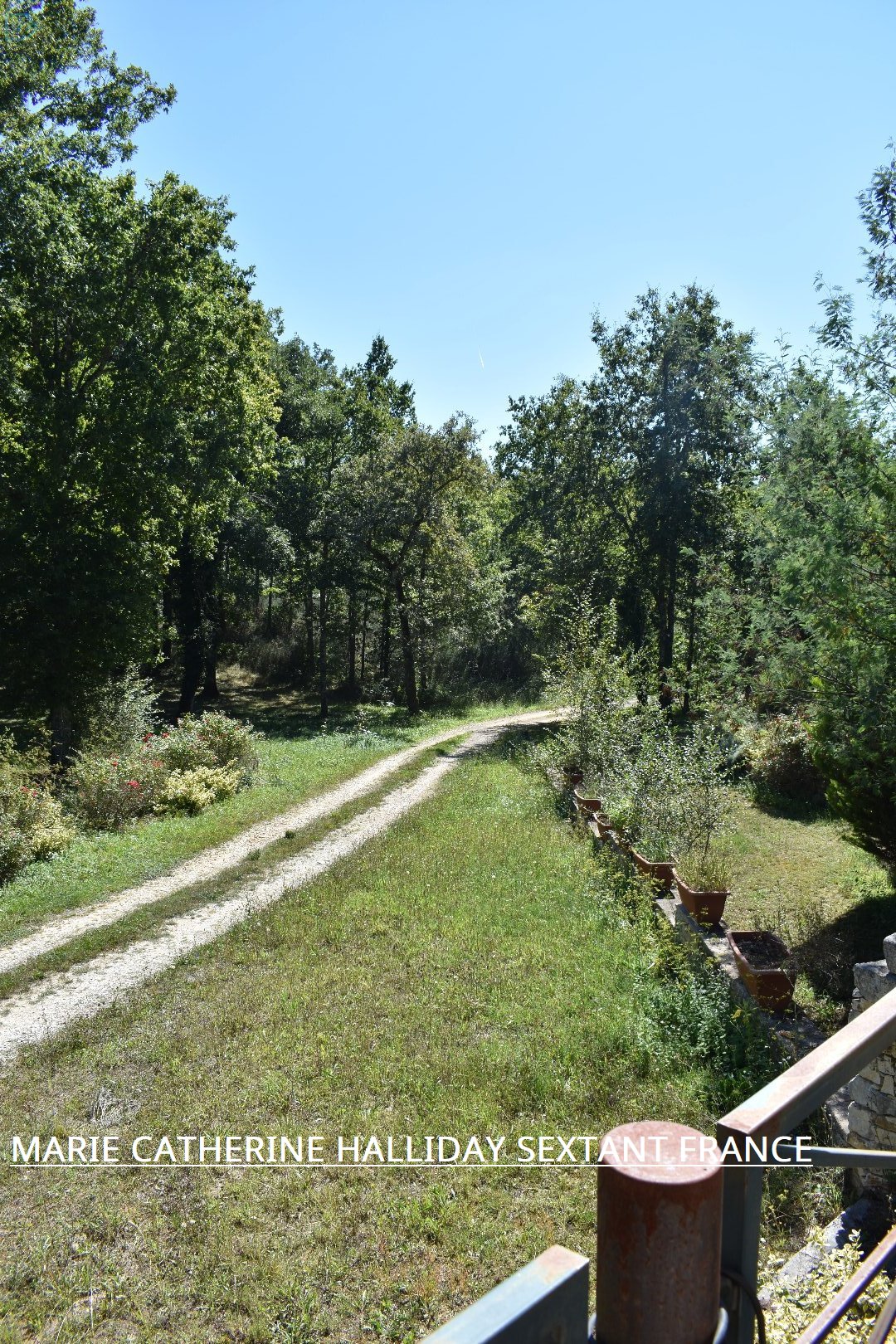Ptional property enjoying absolute tranquility, within a sumptuous 5-hectare park, a true haven of greenery.