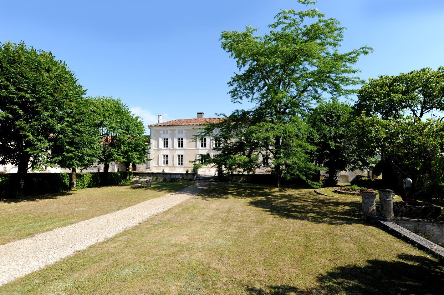 Magnificent 17th-century Charentais manor house