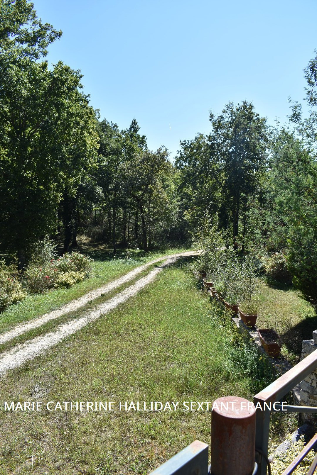 Ptional property enjoying absolute tranquility, within a sumptuous 5-hectare park, a true haven of greenery.
