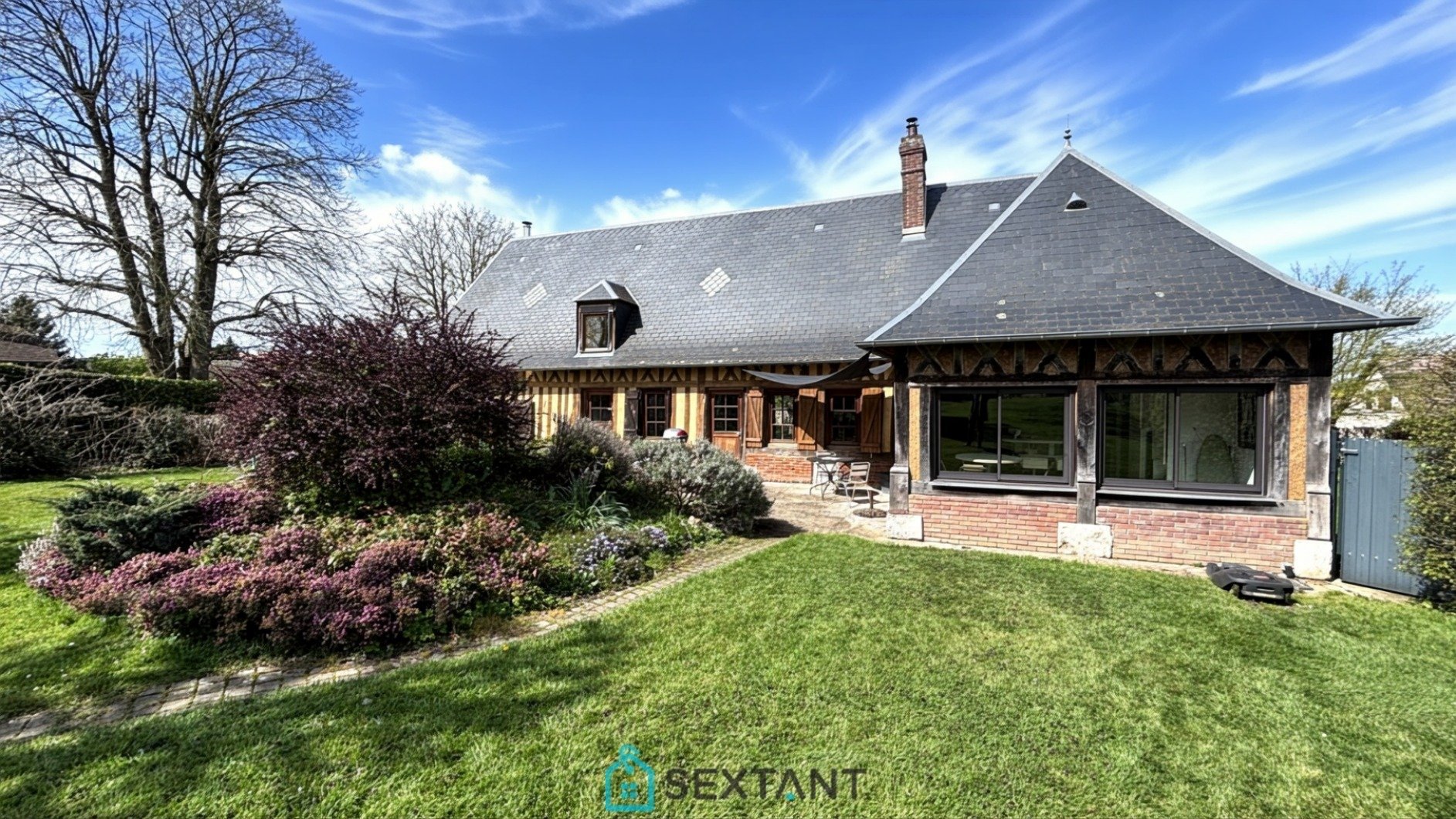 Beautiful Norman-style house with 3 bedrooms and heated swimming pool