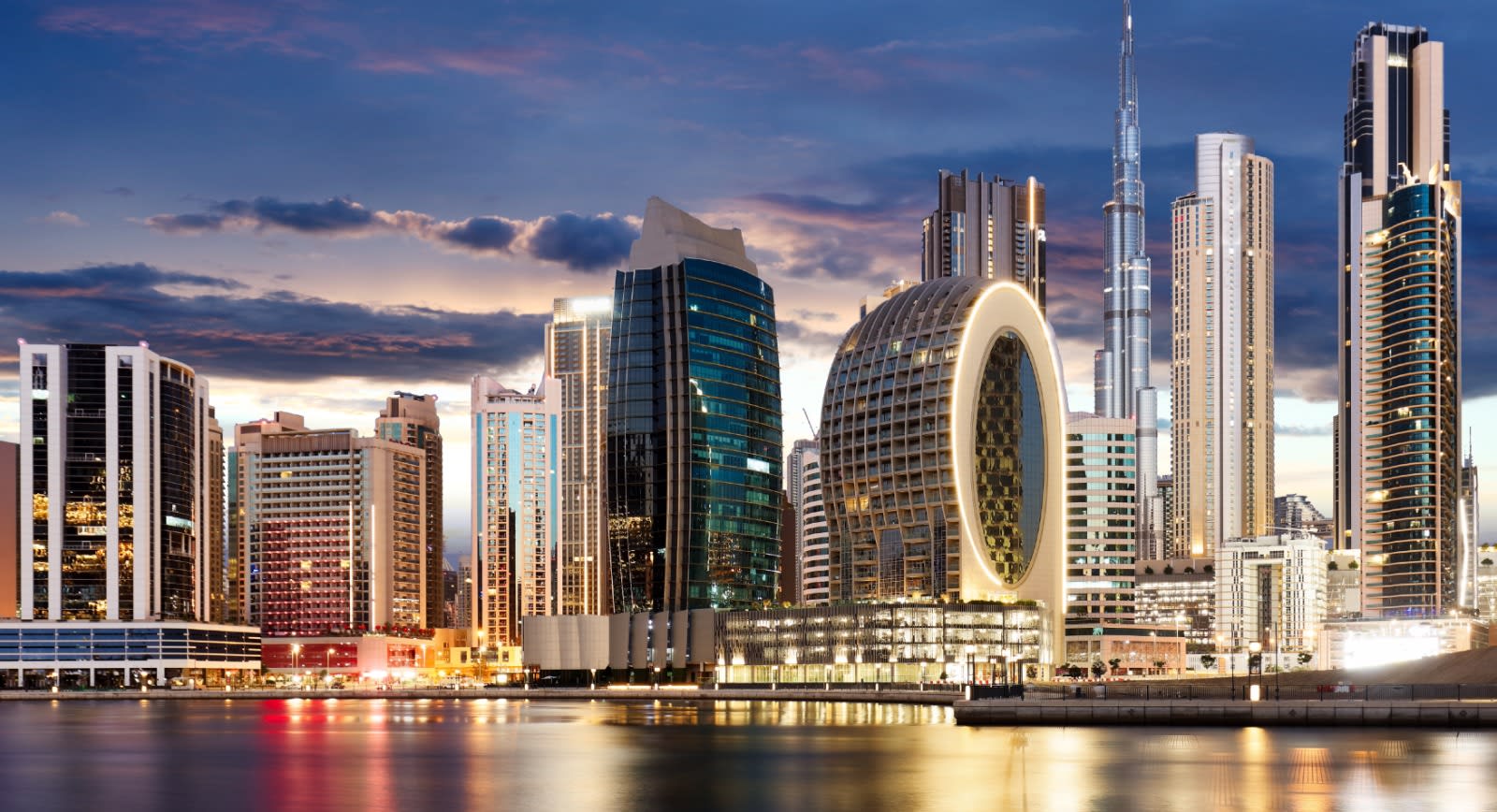 Downtown Dubai vs. Business Bay: Choosing the Right Investment for Your Goals