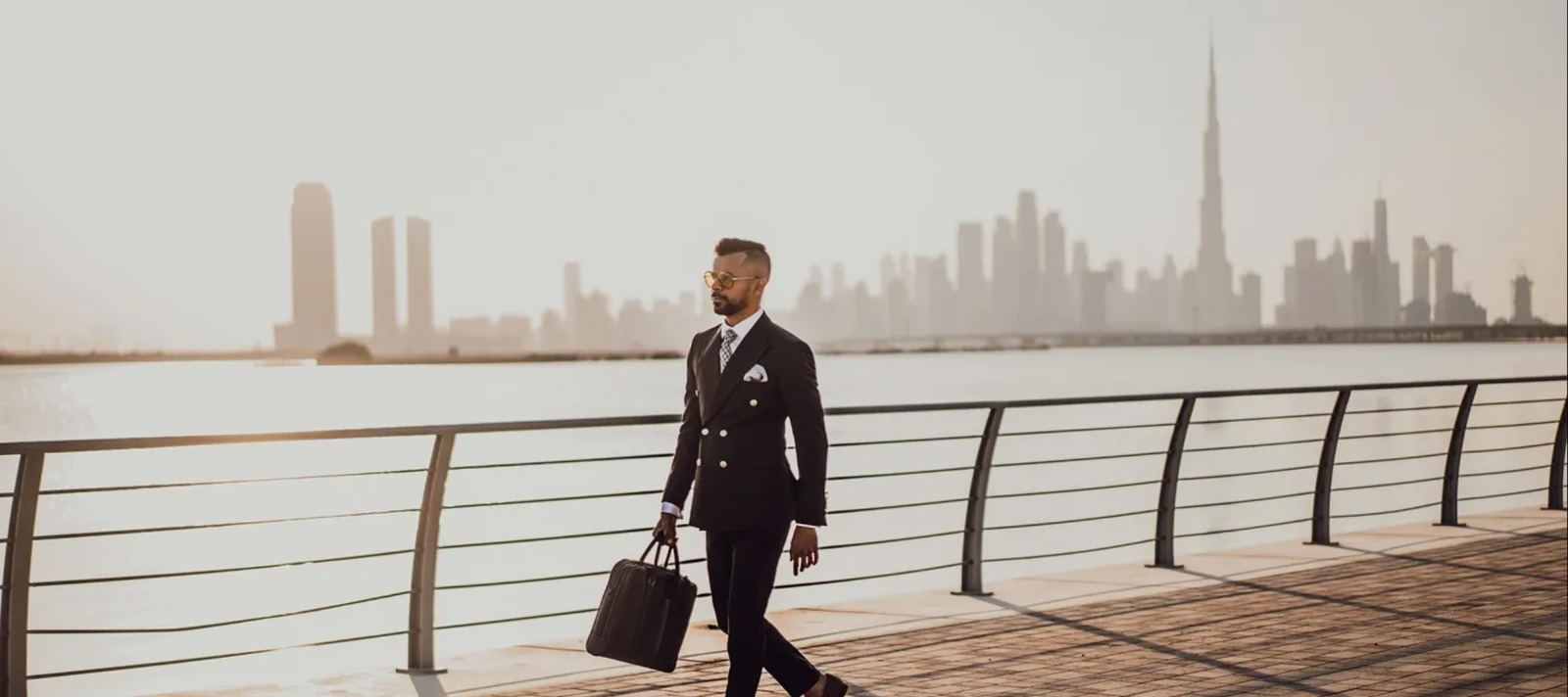THE PARAMOUNT ROLE OF REAL ESTATE AGENTS IN DUBAI'S PROPERTY MARKET